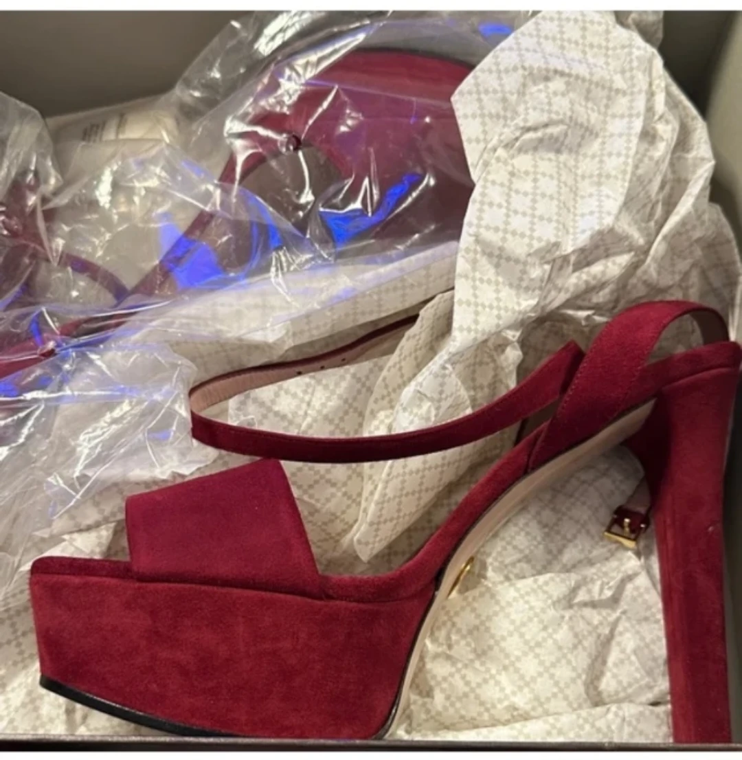 Gucci shoes with box, Embossed pattern adds texture. Size 40 - photo 3