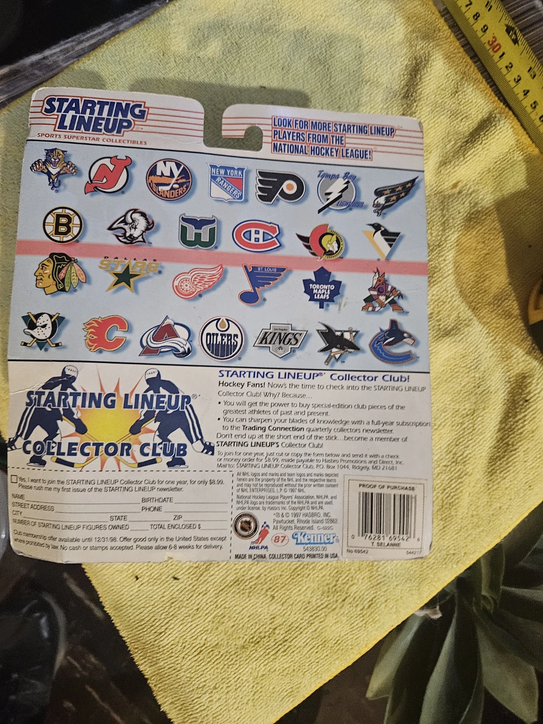 Starting Lineup 1997 Edition Teemu Selanne Collectible - photo 5