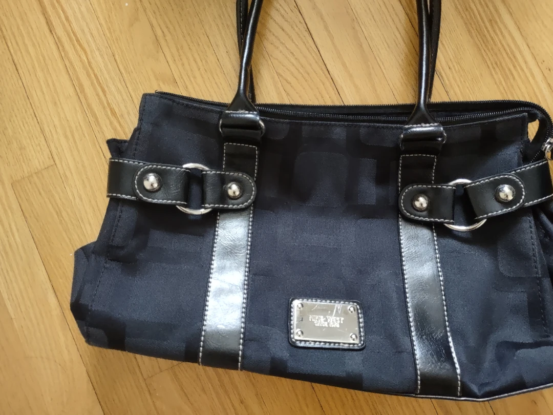 Four assorted handbags - photo 2