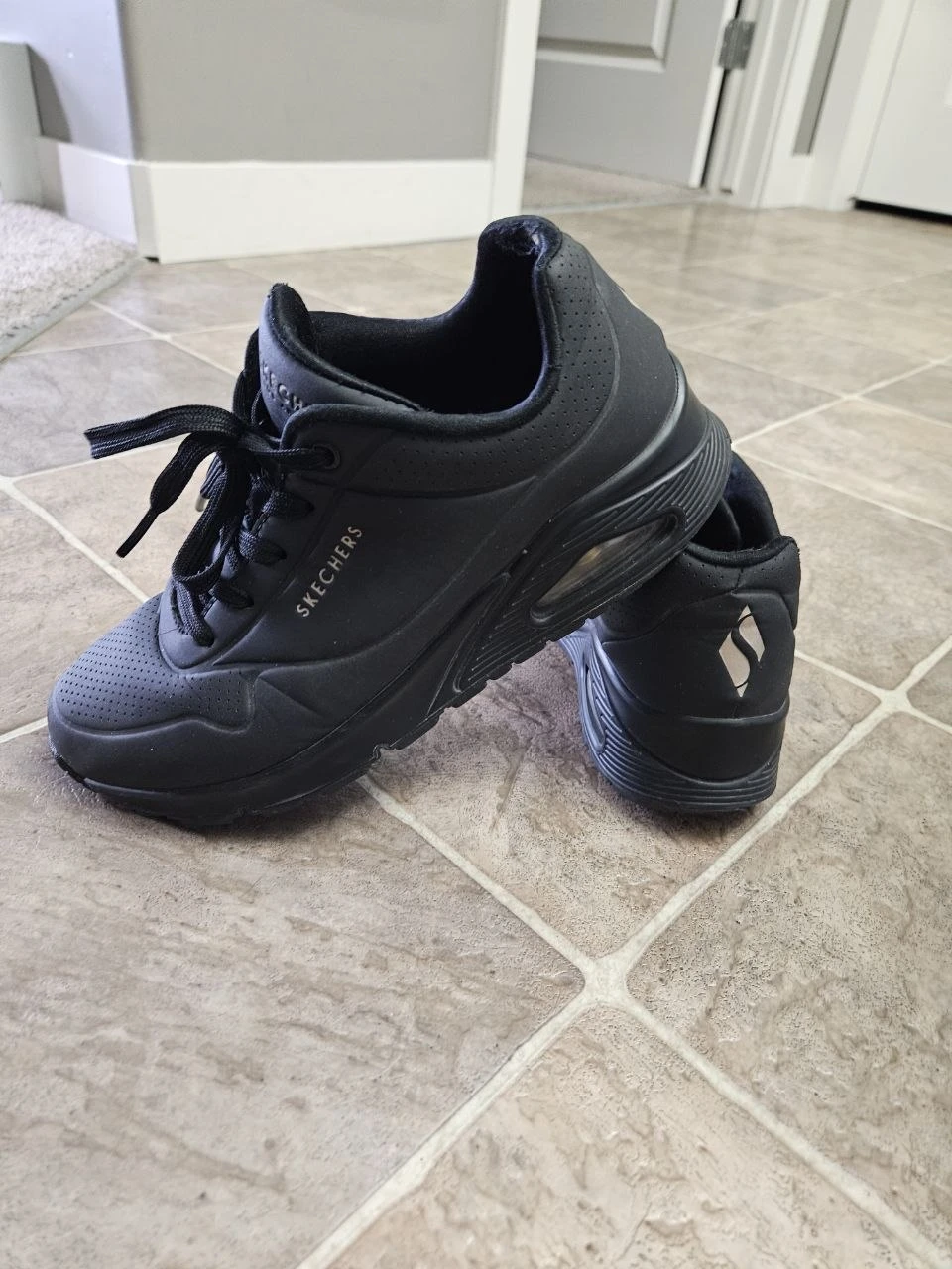 Skechers Women's Black Sneakers Size 8.5