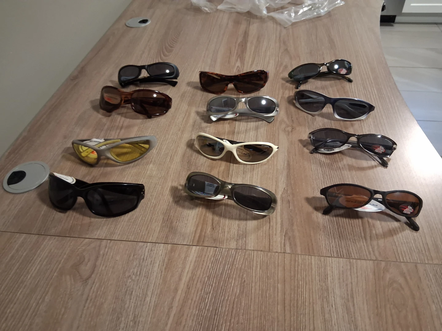 12 pairs ofnl Ryder sunglasses