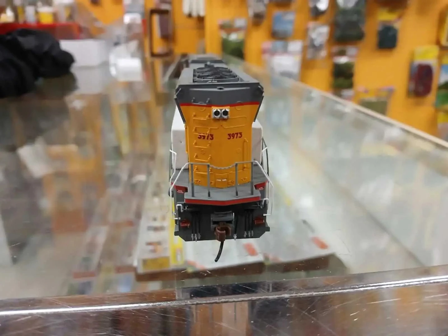 Union Pacific 3973 Model Train Locomotive - photo 4