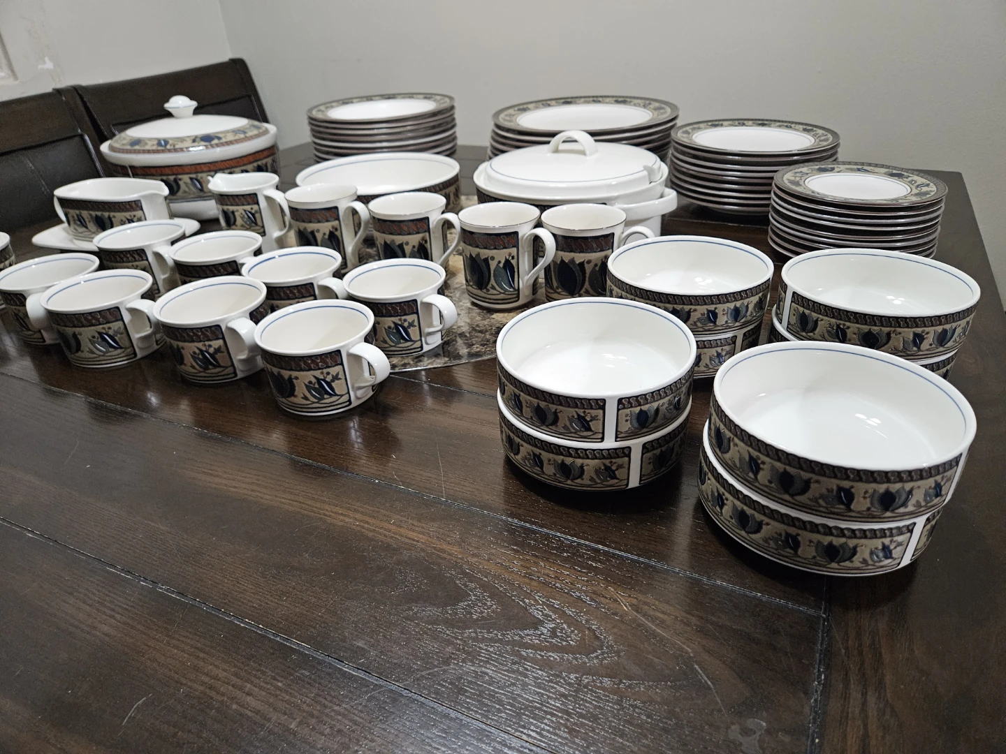 collection of Mikasa Intaglio "Arabella" stoneware dinnerwar - photo 3