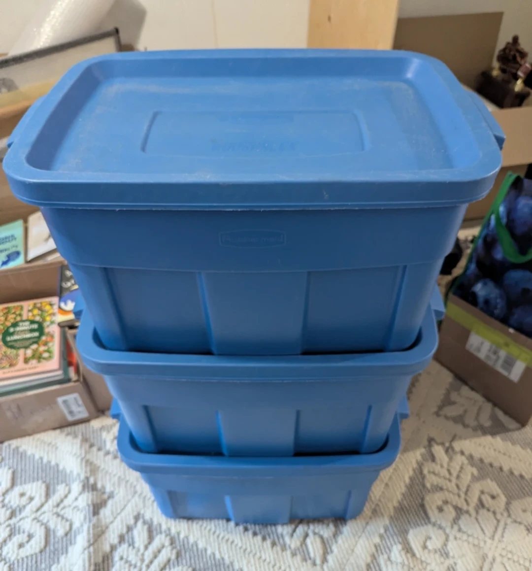 Rubbermaid Roughneck Storage Totes - Set of 3