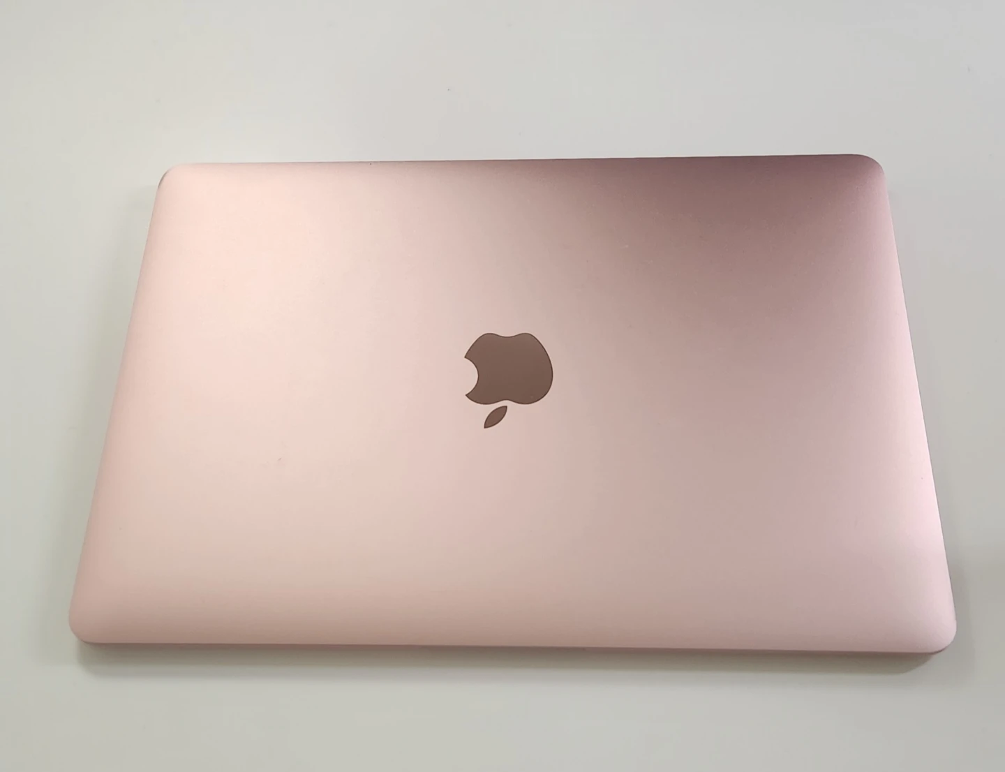 Apple MacBook (Retina, 12-inch, 2017) _ Rose gold