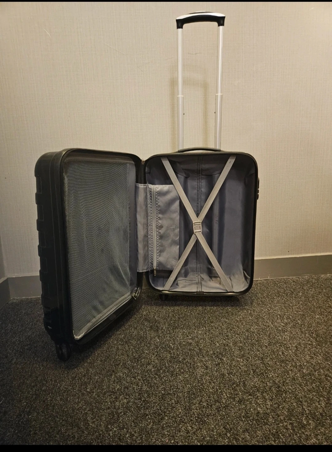 American Tourister Hardside Carry-On Suitcase - photo 2