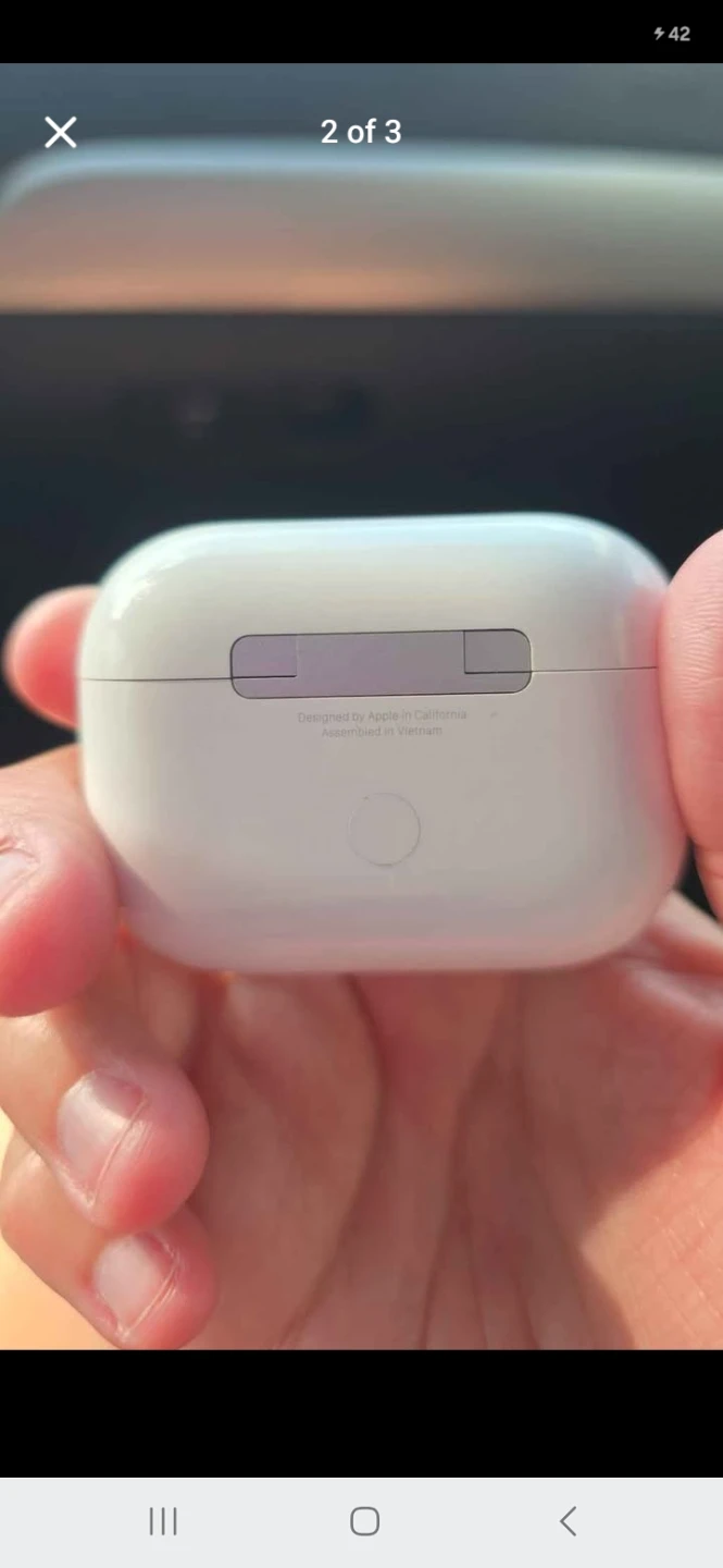 Apple AirPods Pro (2nd Gen) Charging Case - photo 2