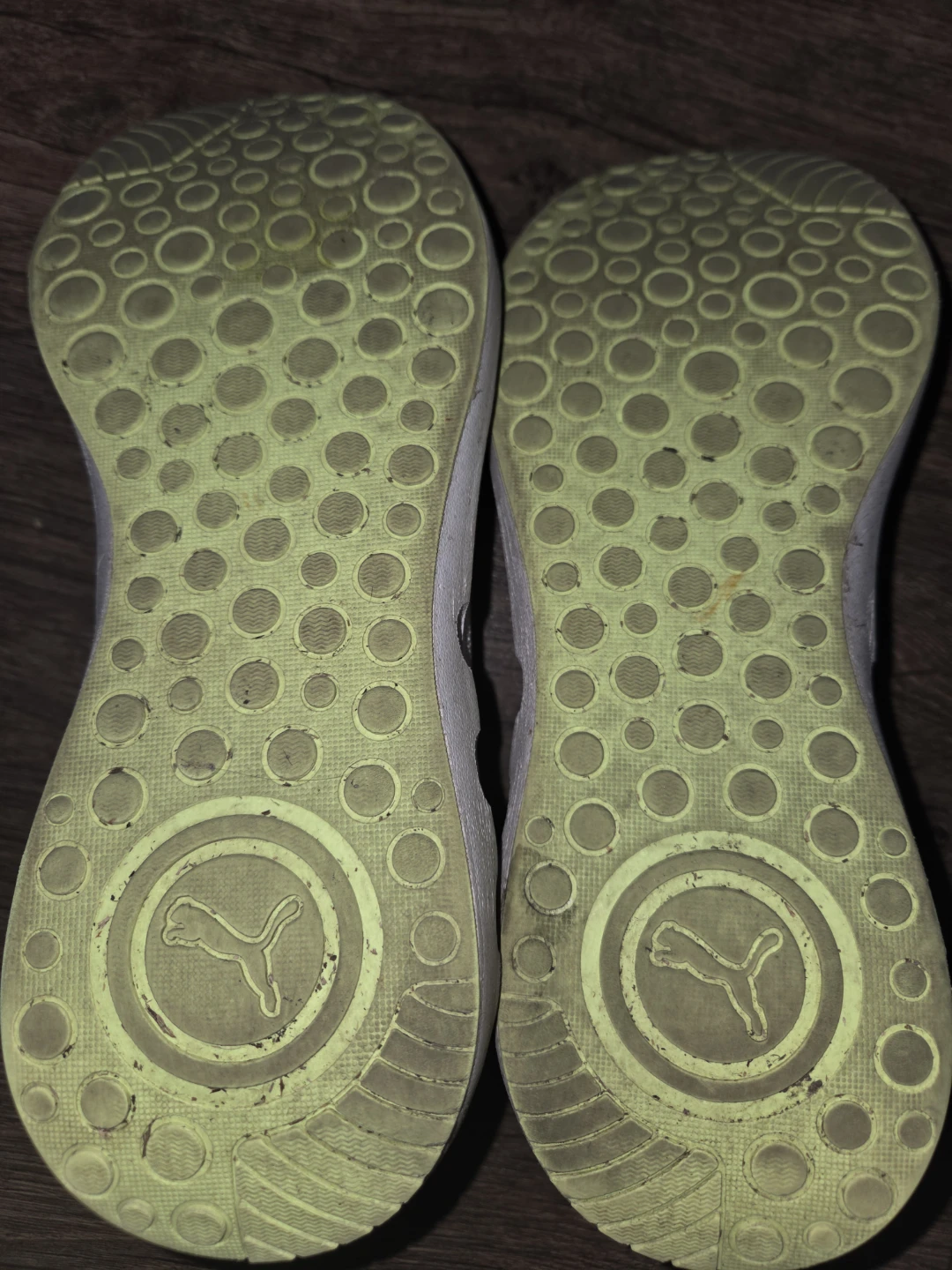 Puma White & Light Green Athletic Shoes.Pickup in Chappelle. - photo 2
