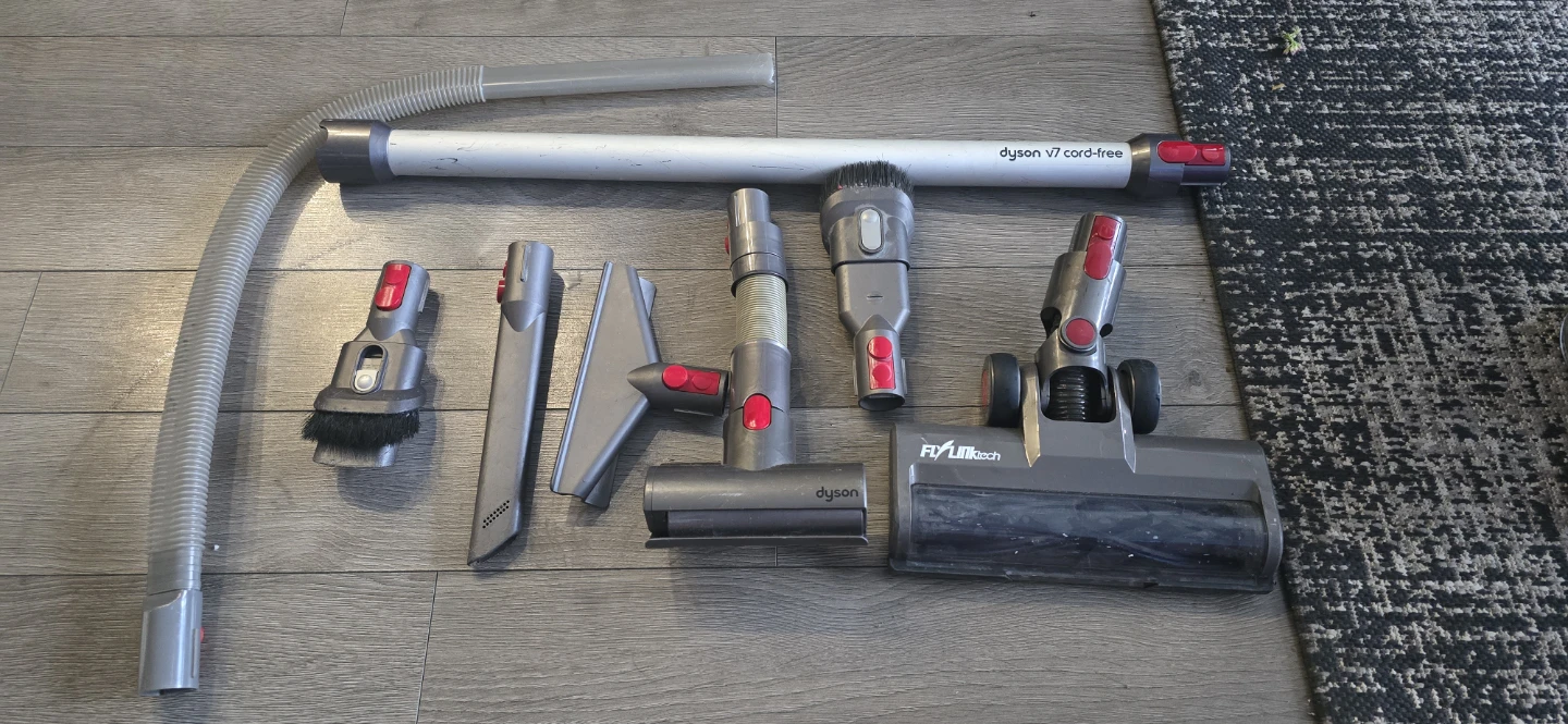 AS IS - Dyson V7 Cord-Free Vacuum Cleaner with Accessories - photo 4