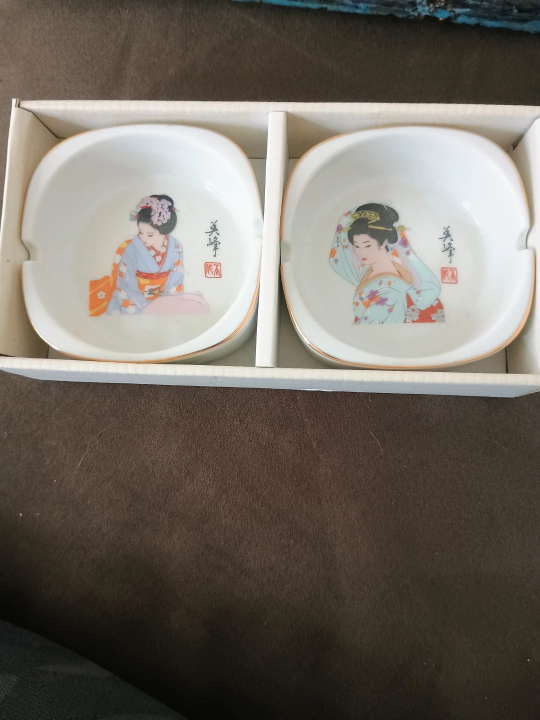Set of 2 Ceramic Ashtrays with Geisha Design