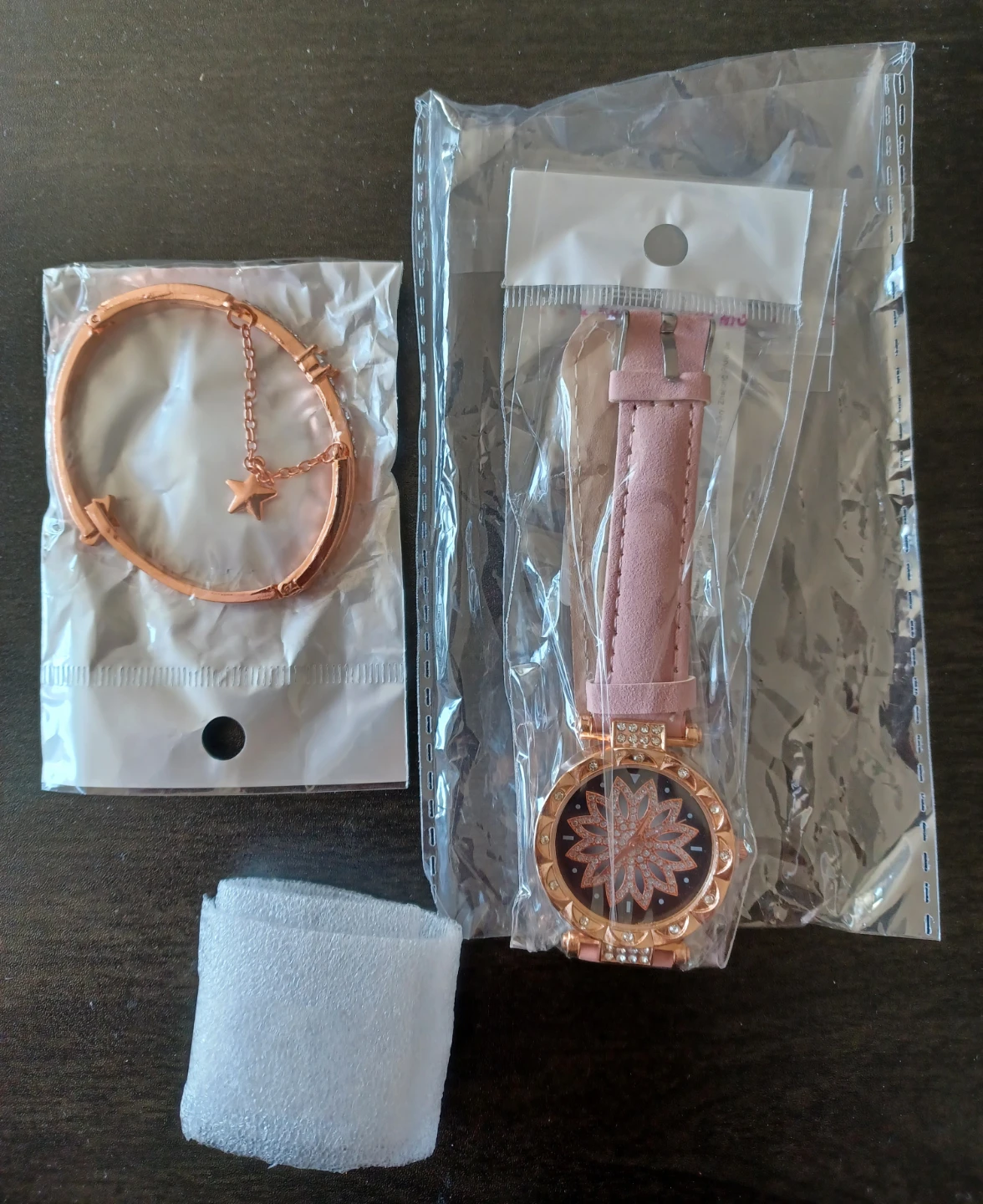 Fashion Quartz Watch with Leather Band - photo 3