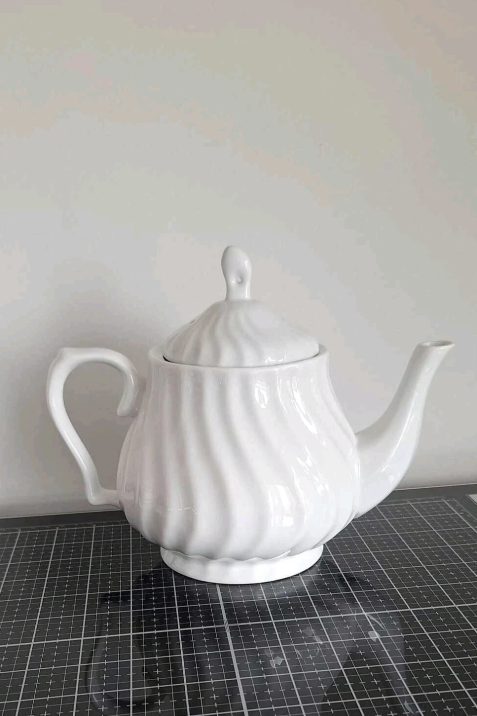 Royal Oak Gourmet White Ceramic Teapot 6 Cup