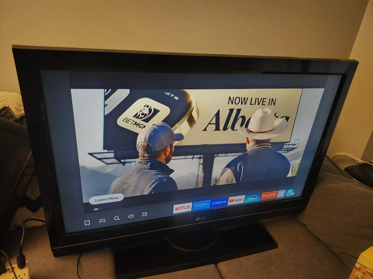 LG 42" LCD TV and 31" LCD TV - photo 4