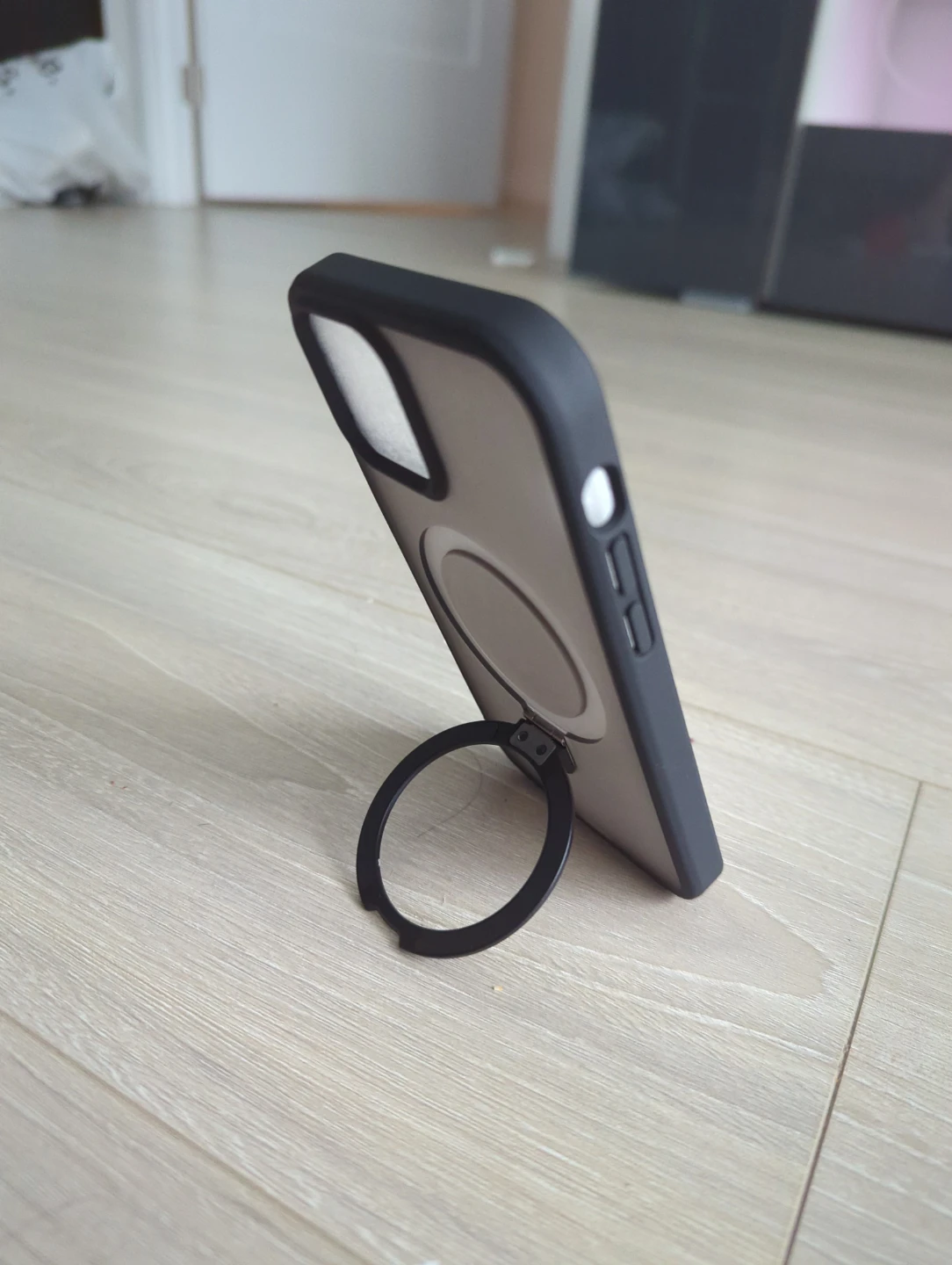 iPhone 12 case with stand - photo 3
