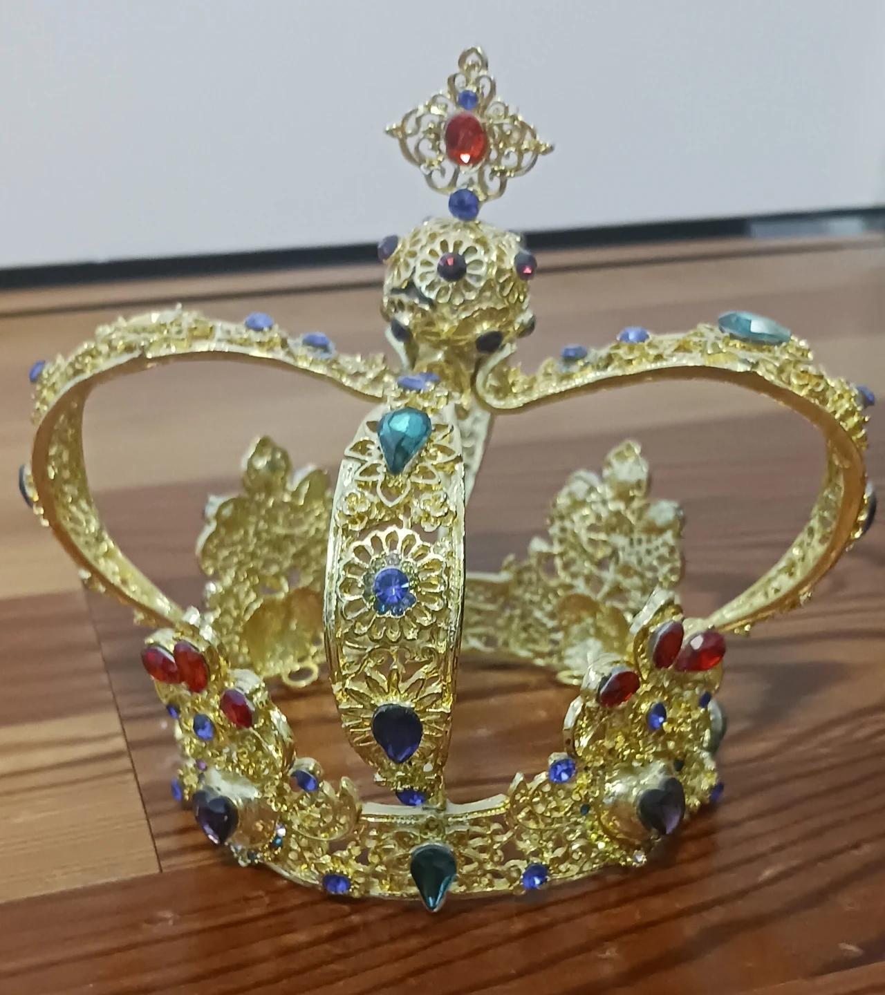 Gold crown with colourful jewels