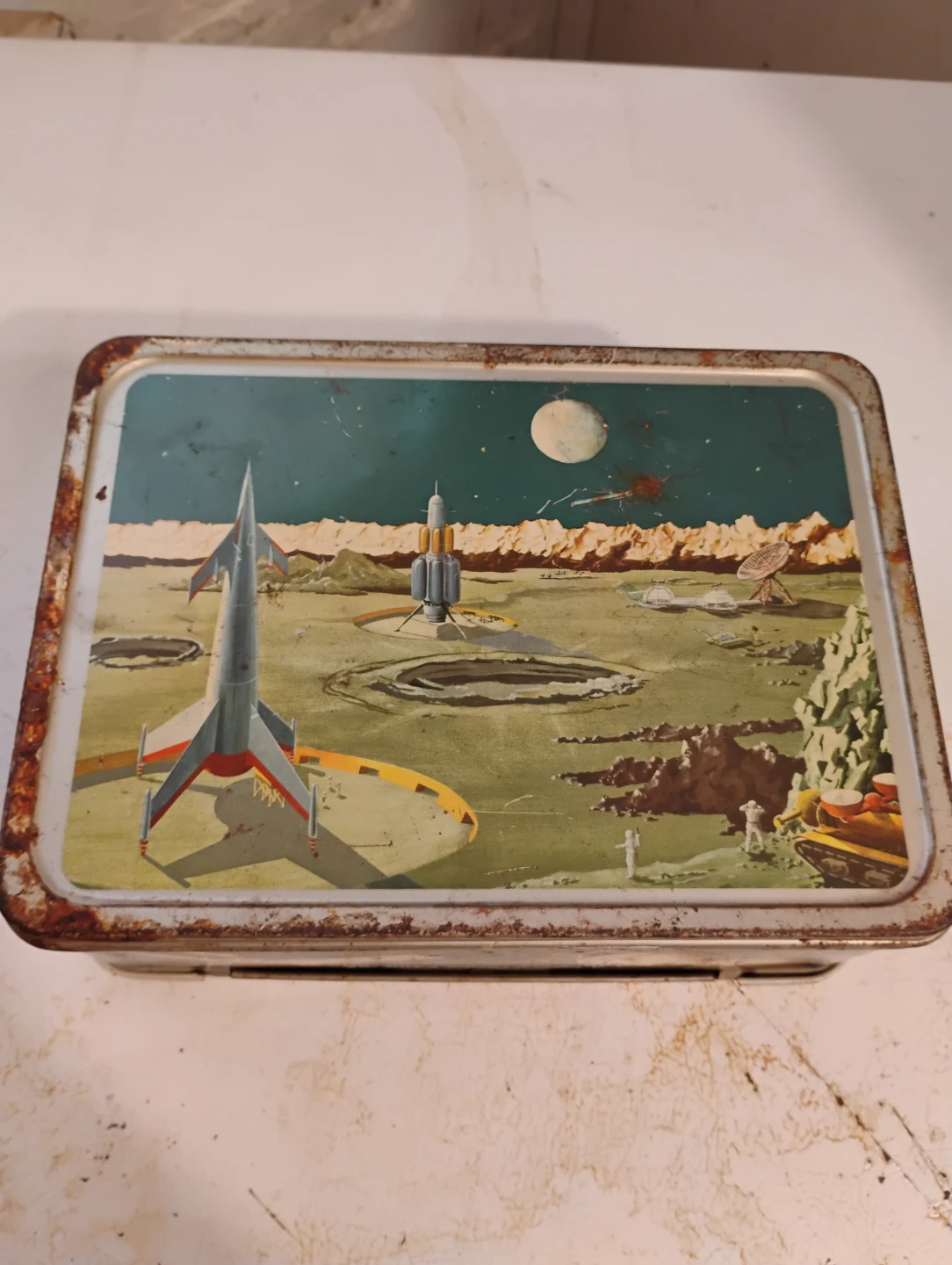 Vintage Sci-Fi Rocket Tin Lunch Box - photo 2
