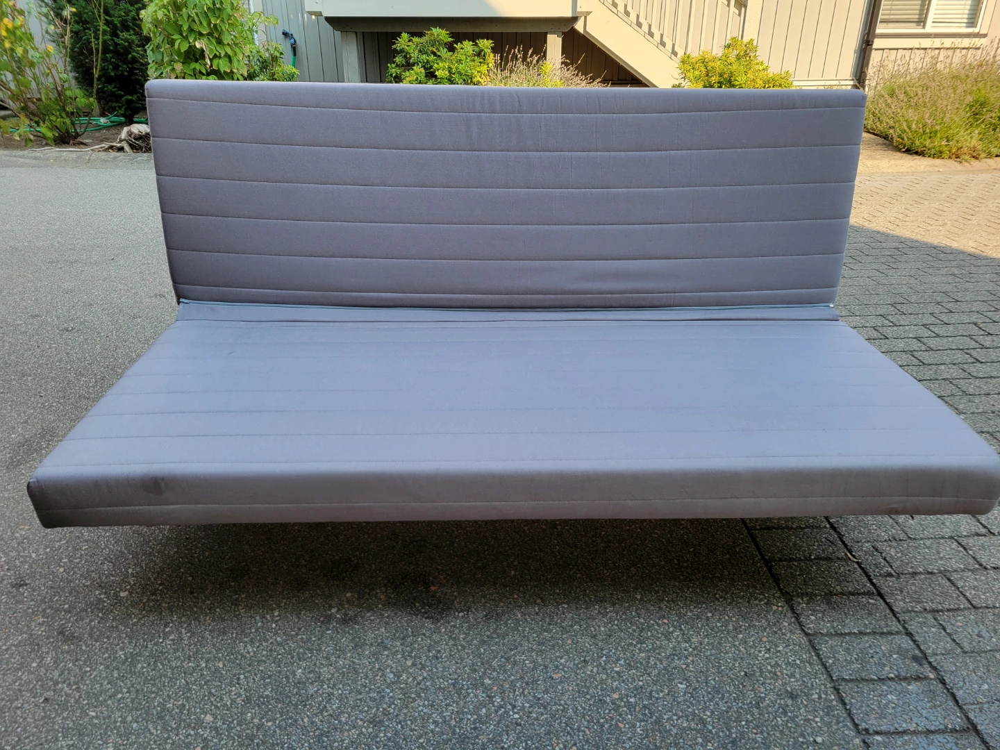 IKEA BEDDINGE Convertible Sleeper Sofa /  Full Futon Bed. - photo 2