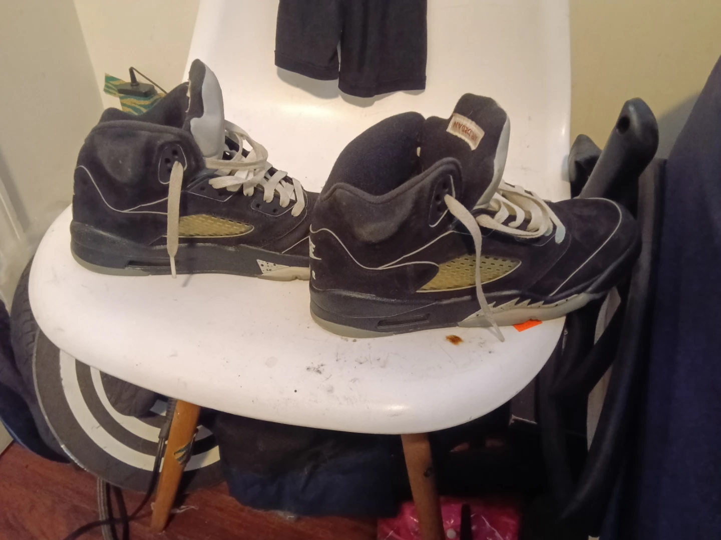 Nike Air Jordan 5 Retro Black Gold Sneakers