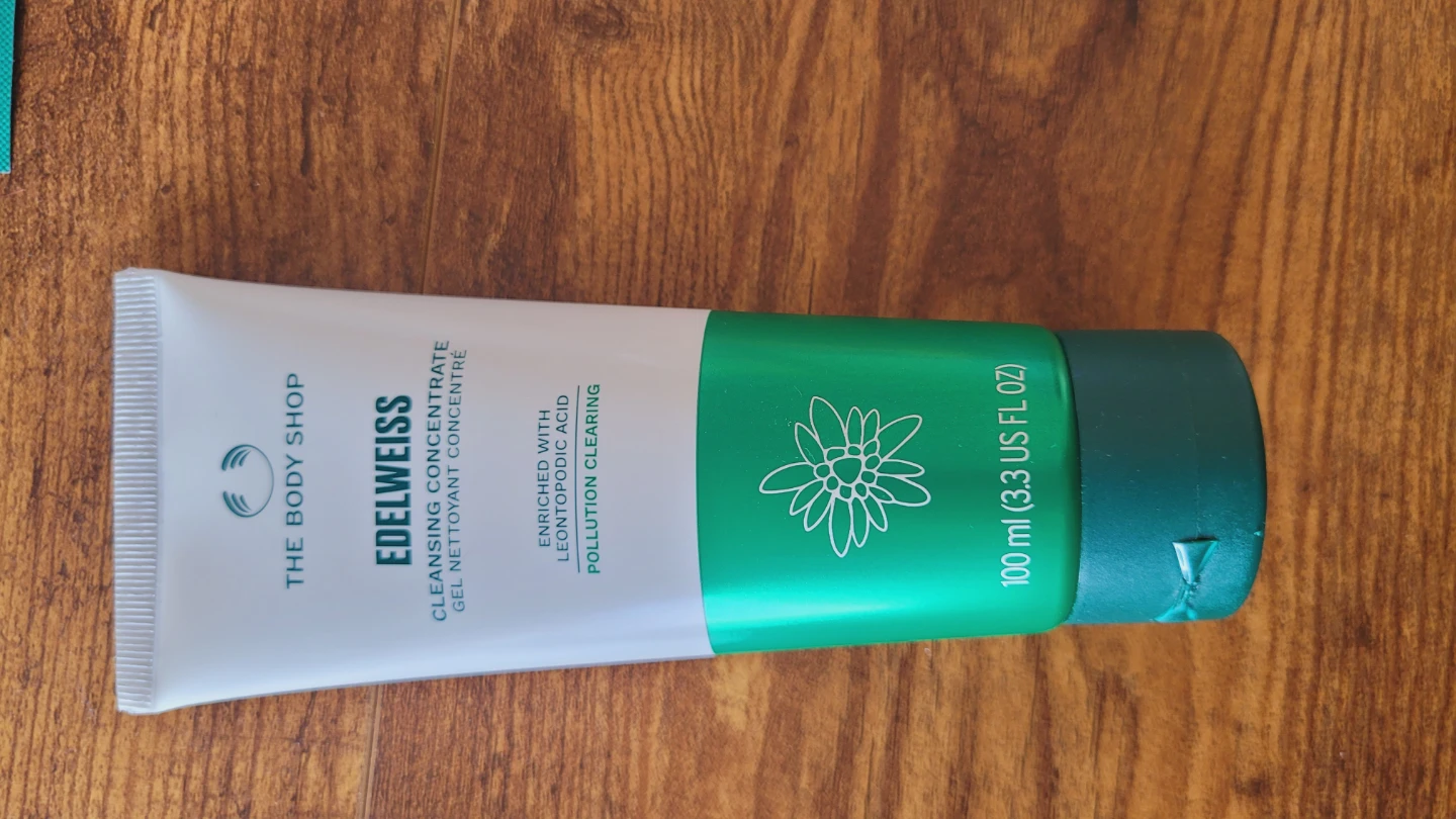 Acne Cleansing & Spot Care Bundle - photo 5