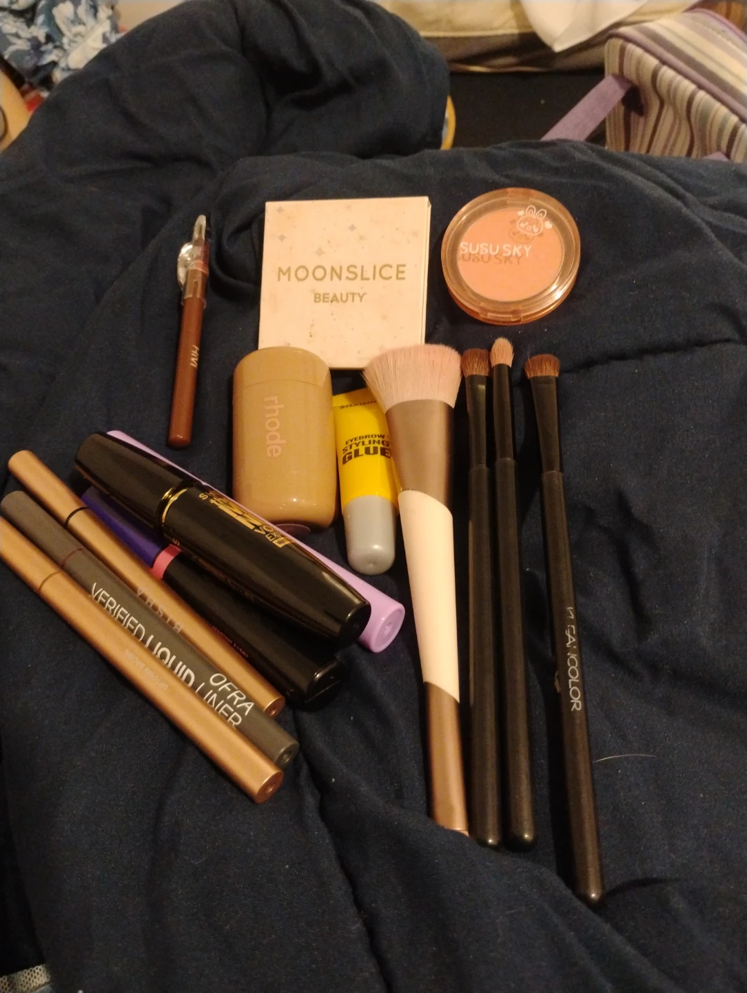 Moonslice Beauty and Covergirl makeup set with bag - photo 3