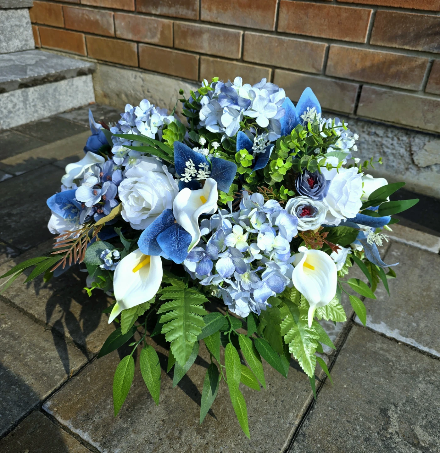 Hydrangea cemetery saddle - photo 2