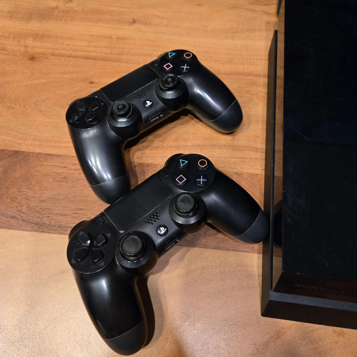 9.51 software. 1TB PS4. 3 controllers, cables. - photo 3