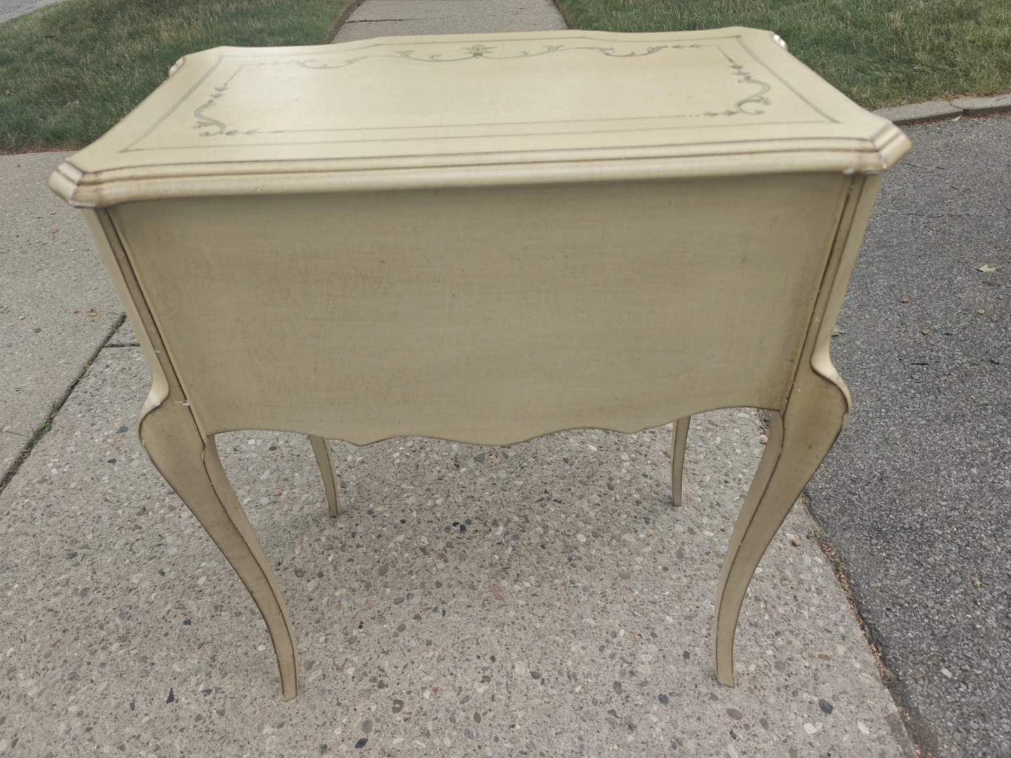 Vintage French Provincial End table / Night Stand - photo 5
