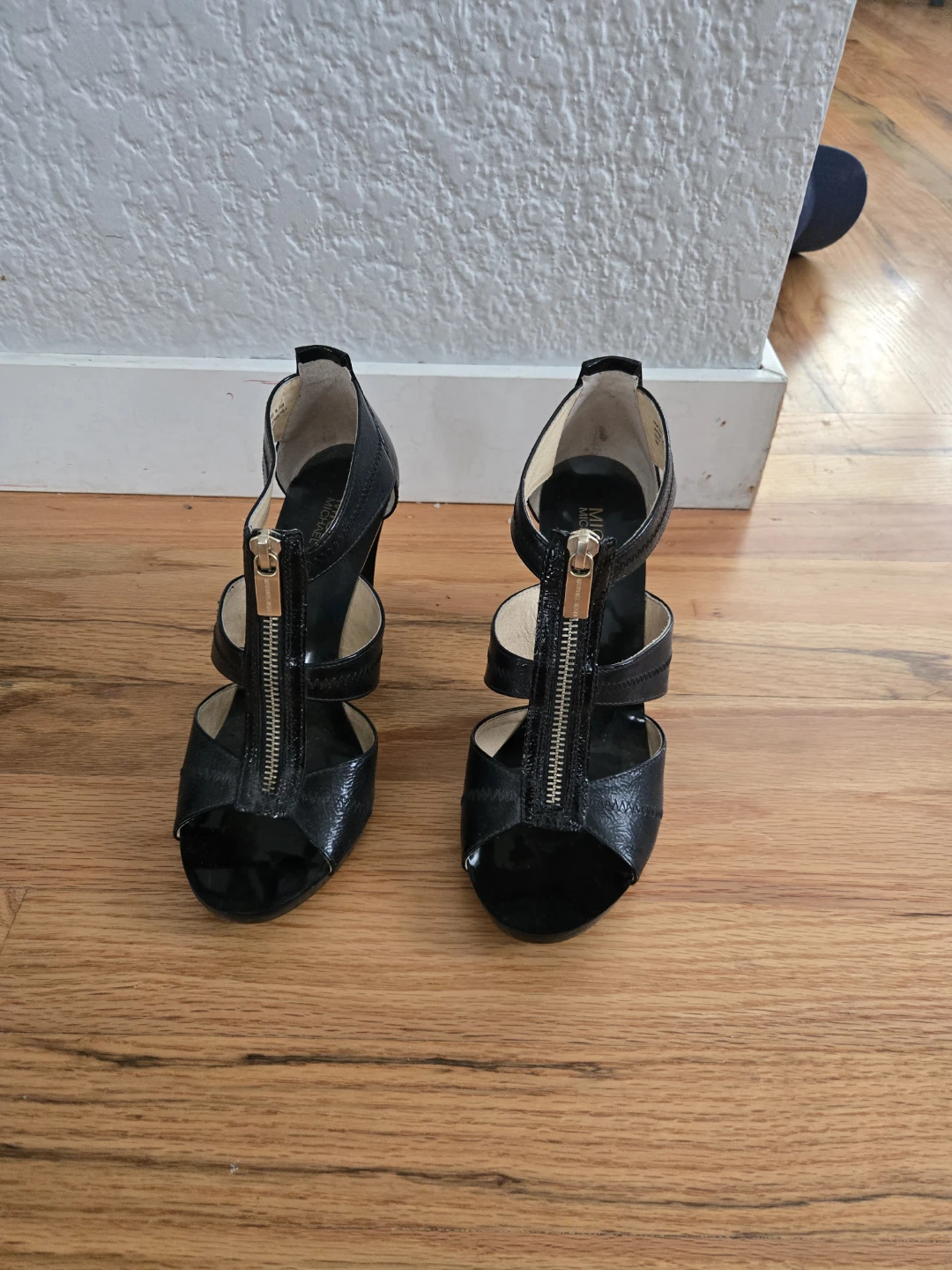 Michael Kors Black Zipper Heels - photo 4