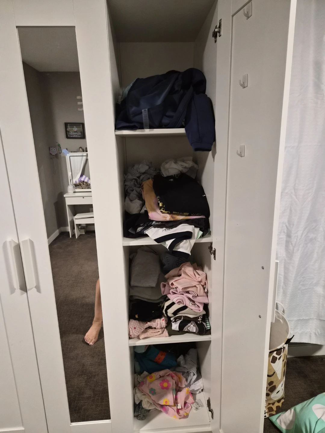 White 3-Door Wardrobe with Mirror - photo 4