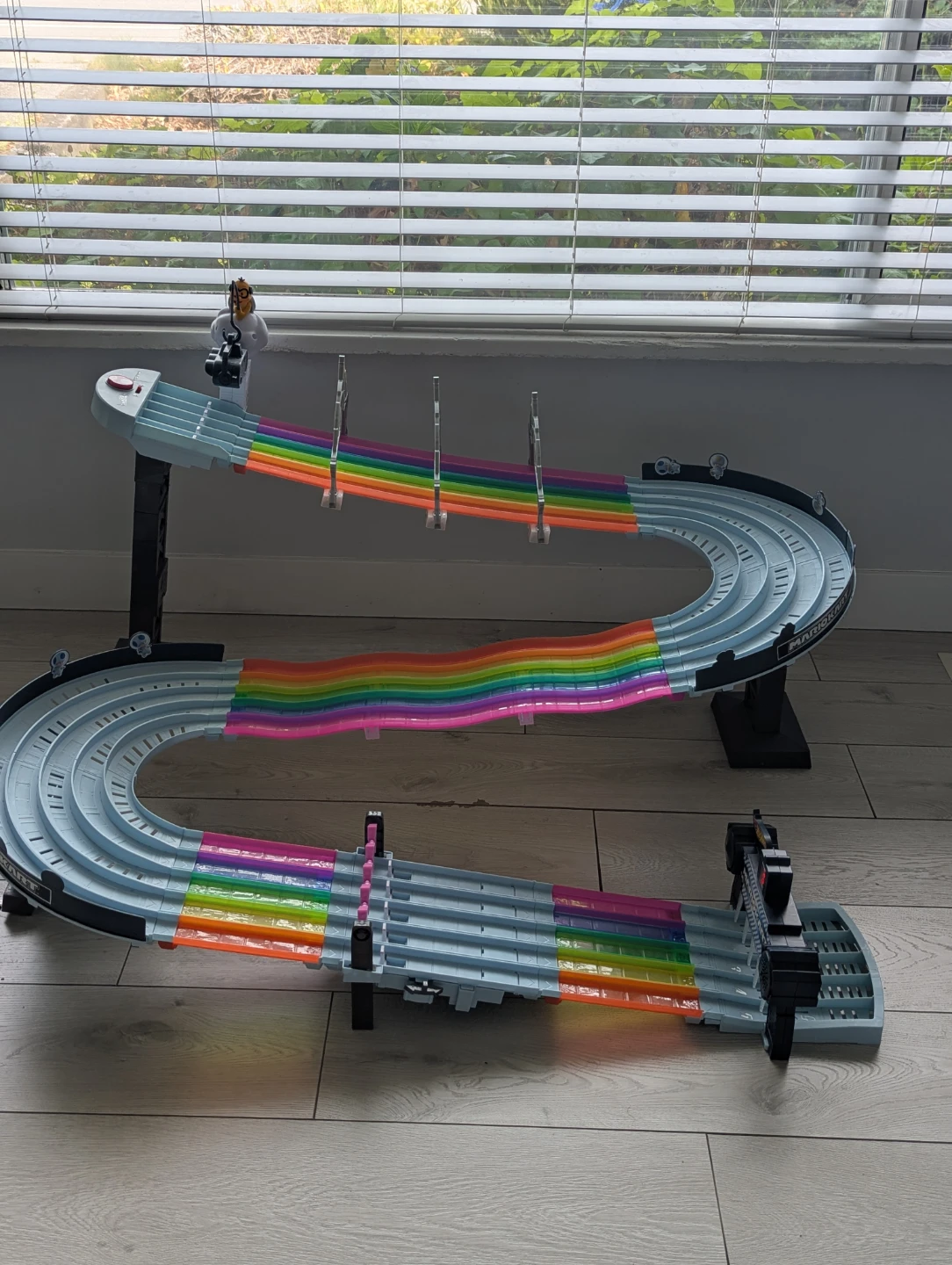 Hot Wheels Mario Kart Rainbow Road Raceway Track Set - photo 3