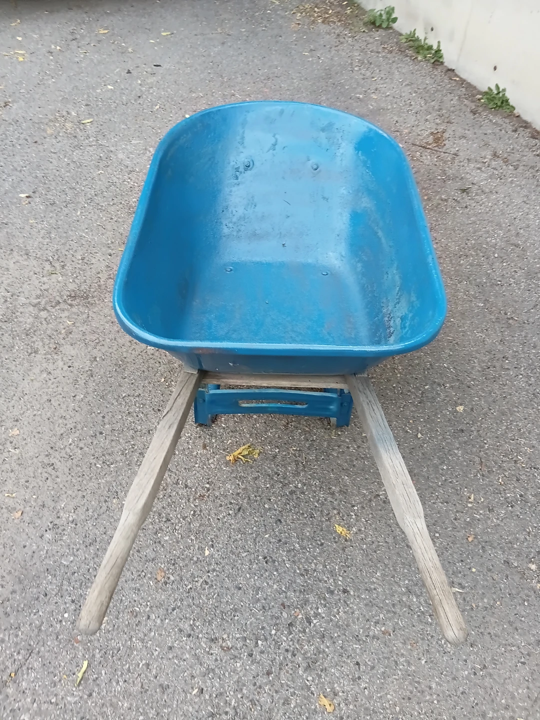 Heavy Duty Premium Metal Wheelbarrow - photo 2