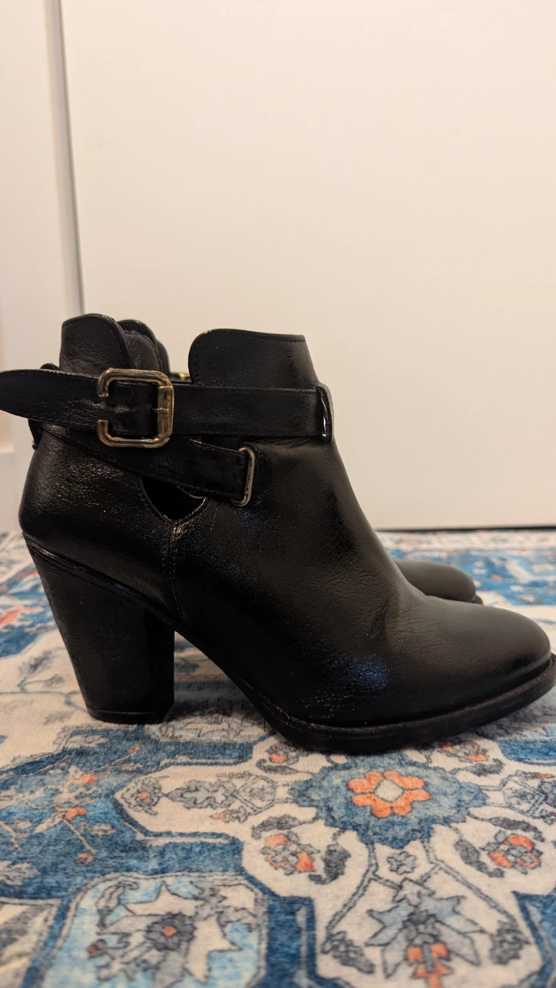 Original  Leather Ankle Boots. Size 6.5