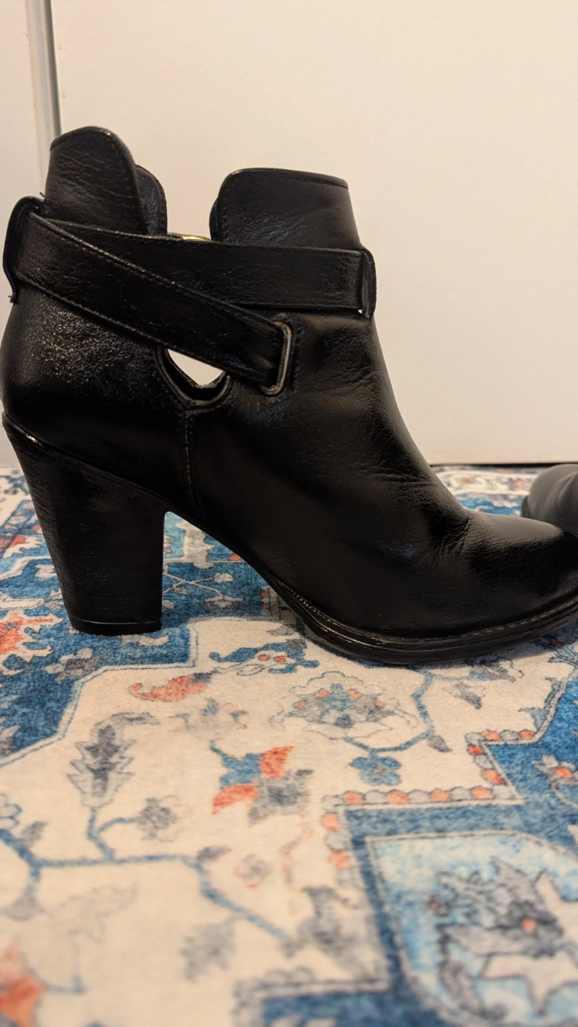 Original  Leather Ankle Boots. Size 6.5 - photo 3