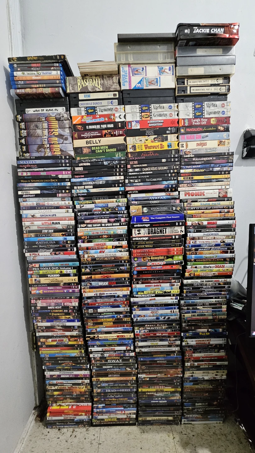 (PLEASE READ DESCRIPTION!) Huge DVD & VHS Movie Collection
