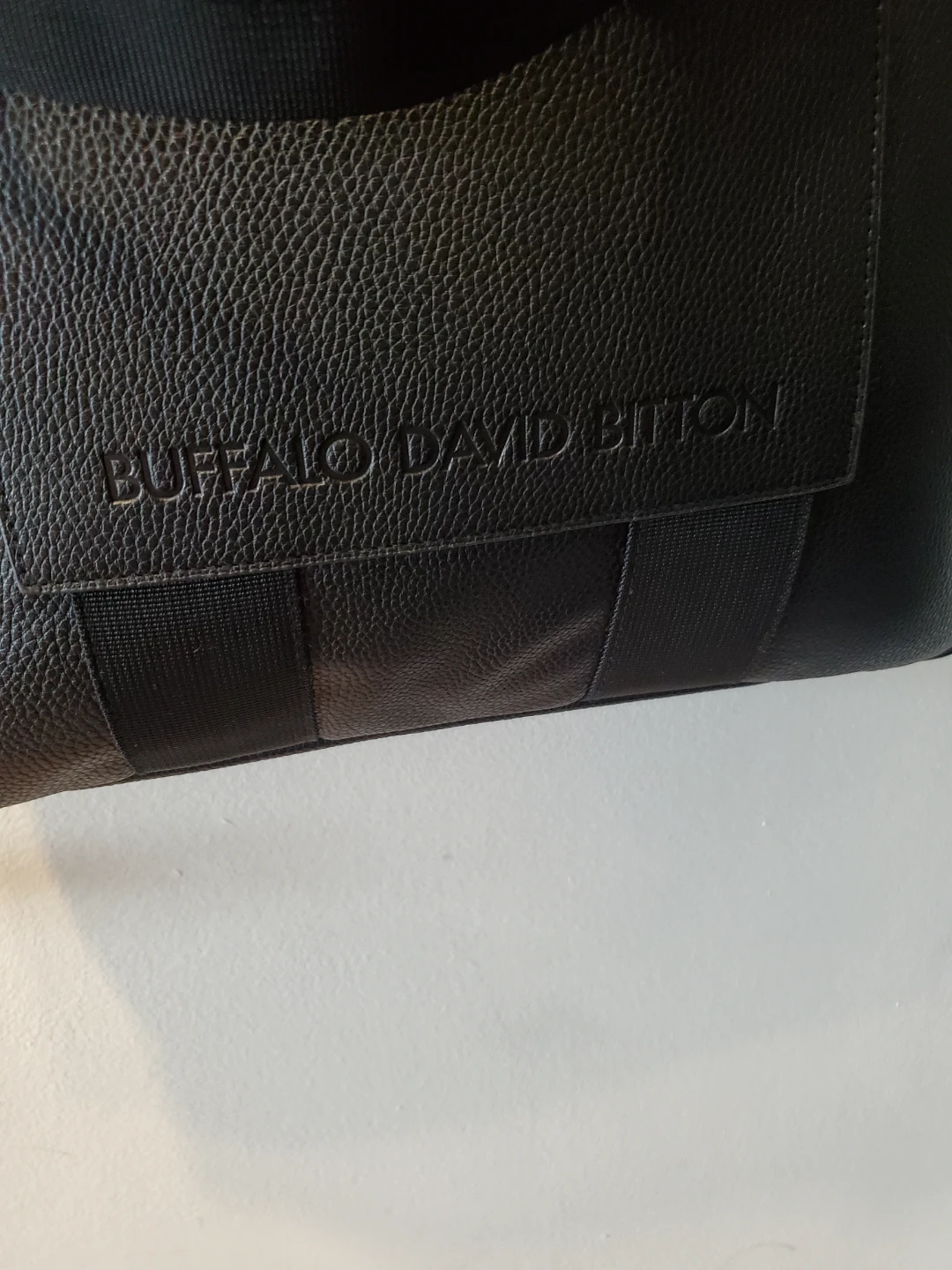 Buffalo David Bitton Leather  Crossbody Bag Brand New - photo 2
