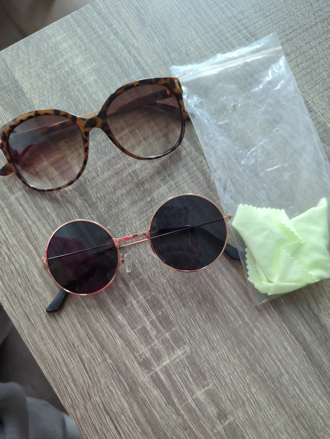 2 Pairs of Sunglasses