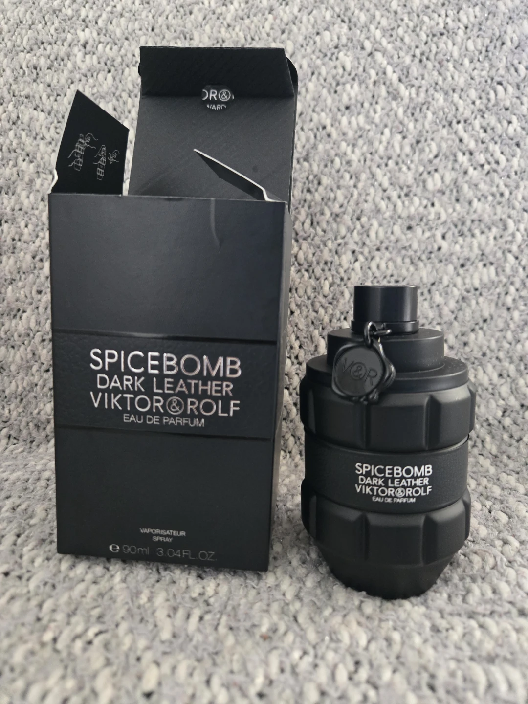 Viktor & Rolf Spicebomb Dark Leather Eau de Parfum 3.04 FL. OZ. - photo 3