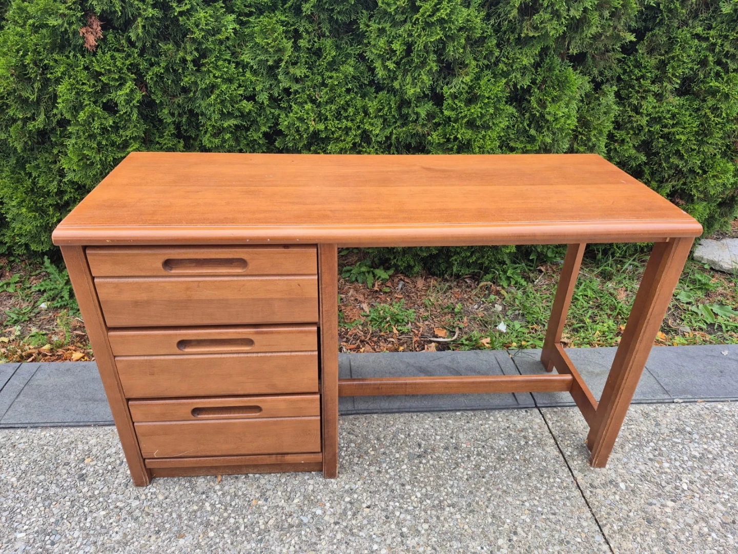Wooden Study Desk / Home Office Desk – Excellent Condition