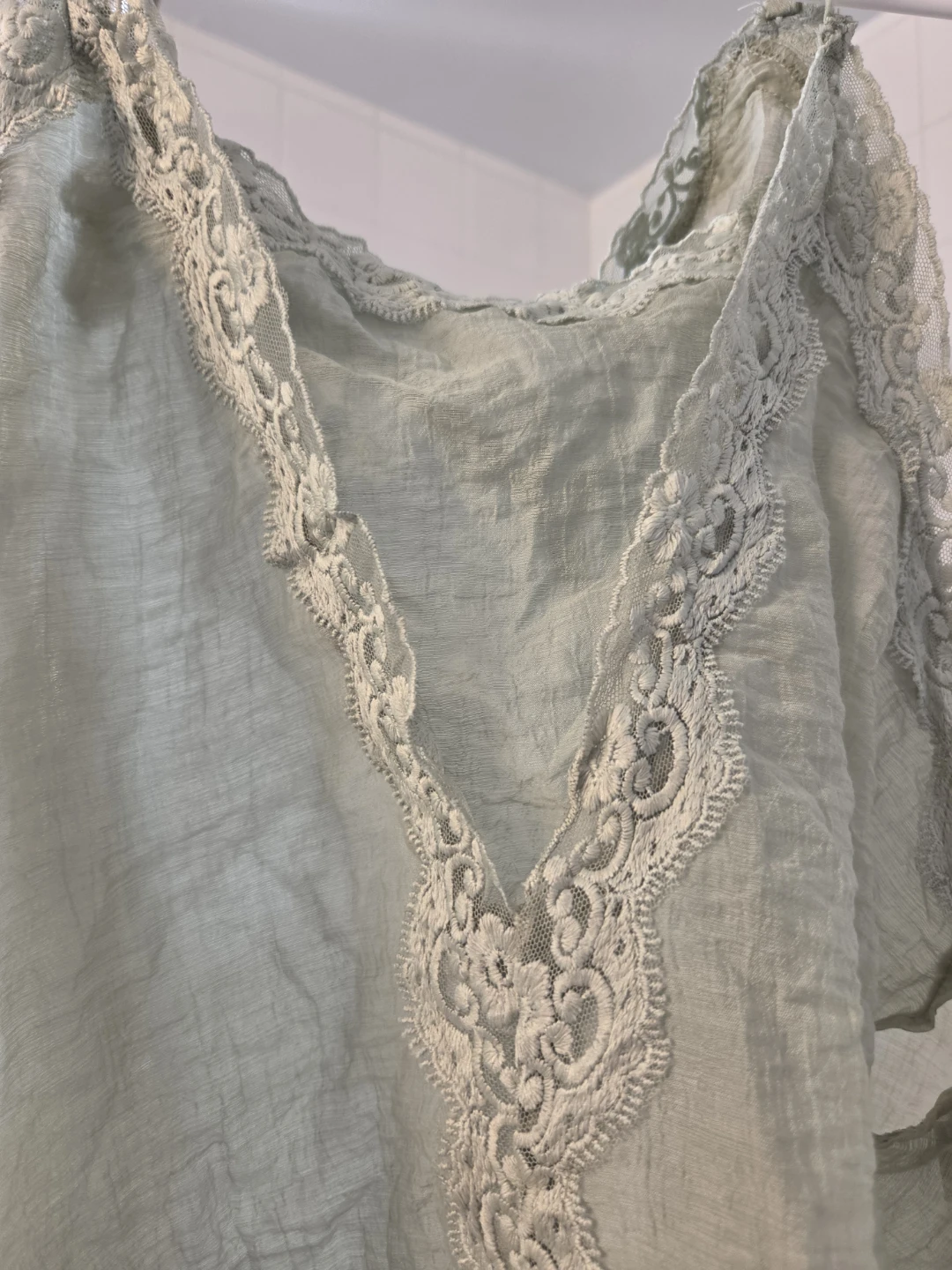 Lightweight Lace Trim Camisole Top - photo 2