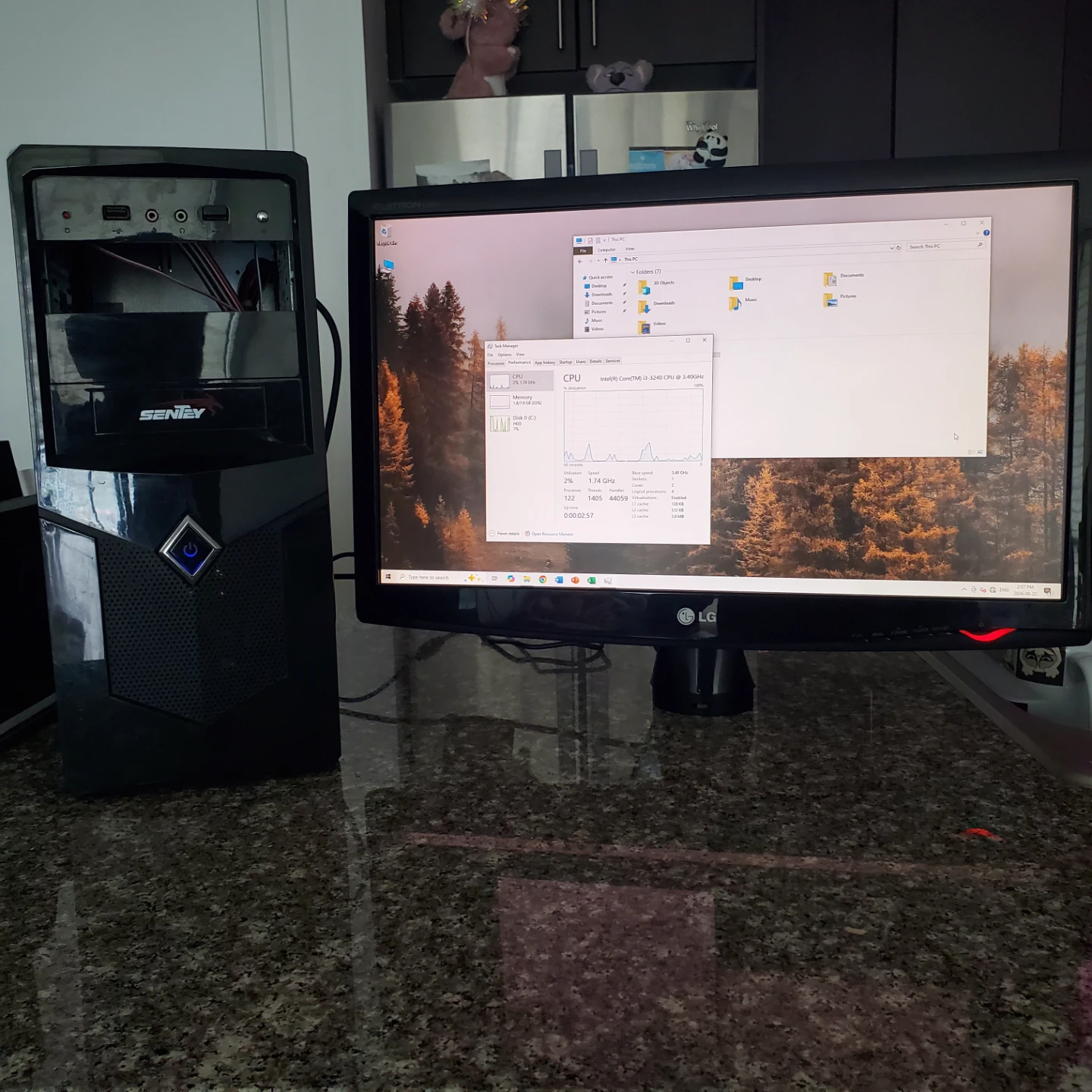 Desktop computer with monitor - photo 2