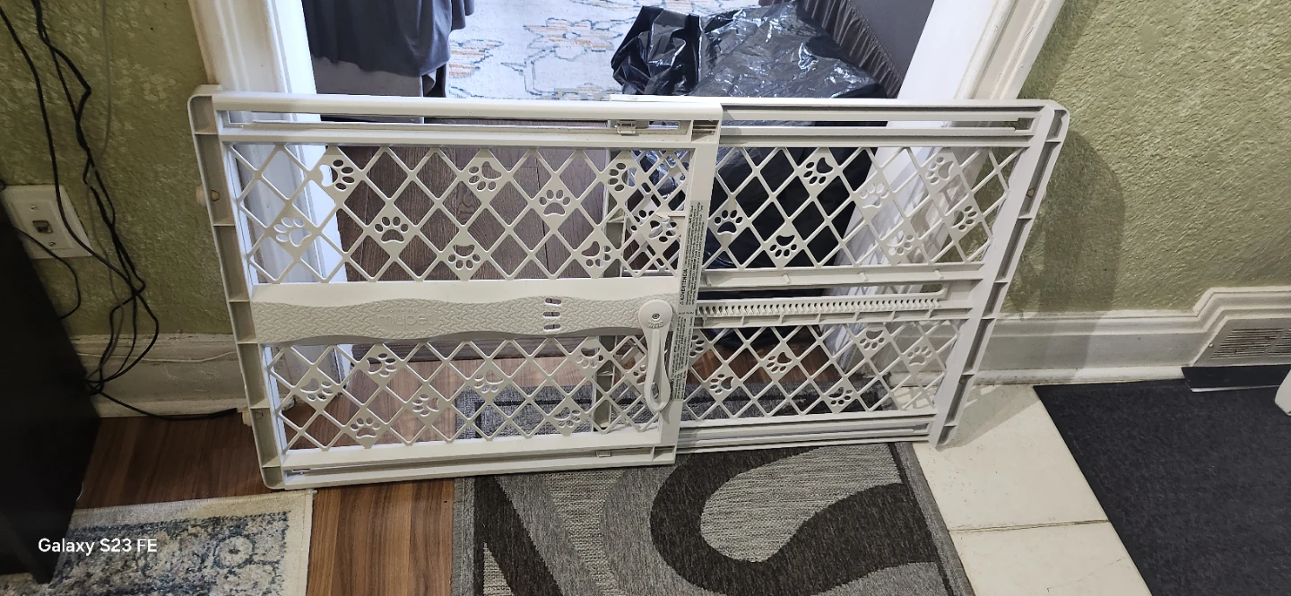 White Plastic Pet Gate - photo 3