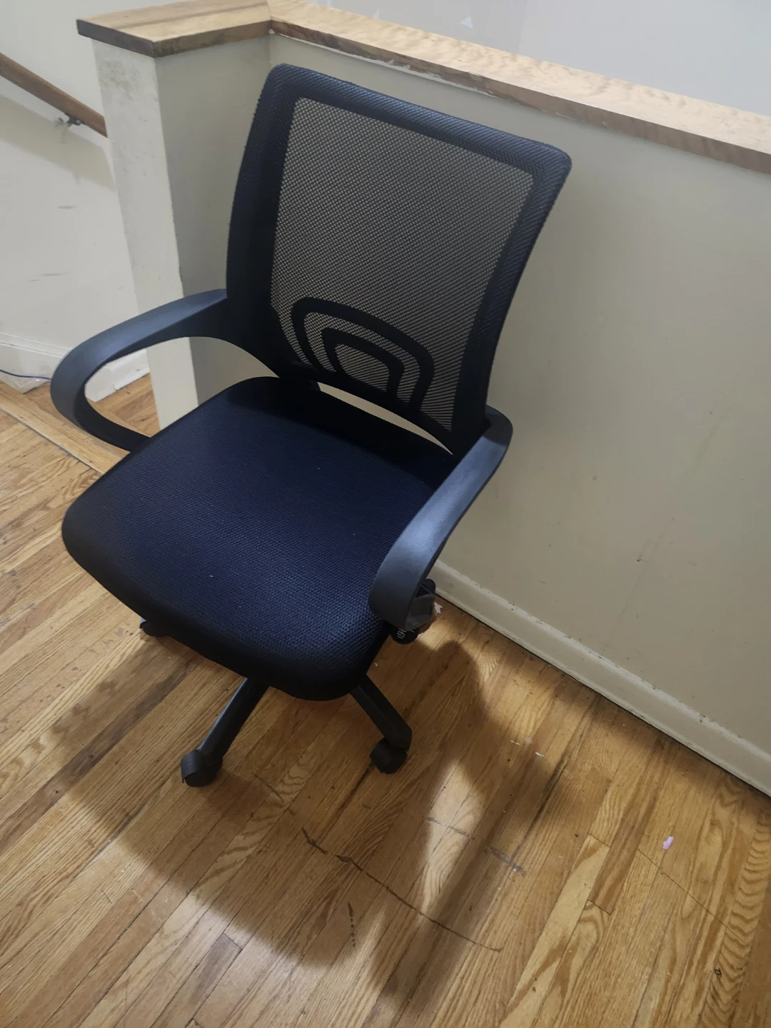 Black Mesh Office Chair - photo 2