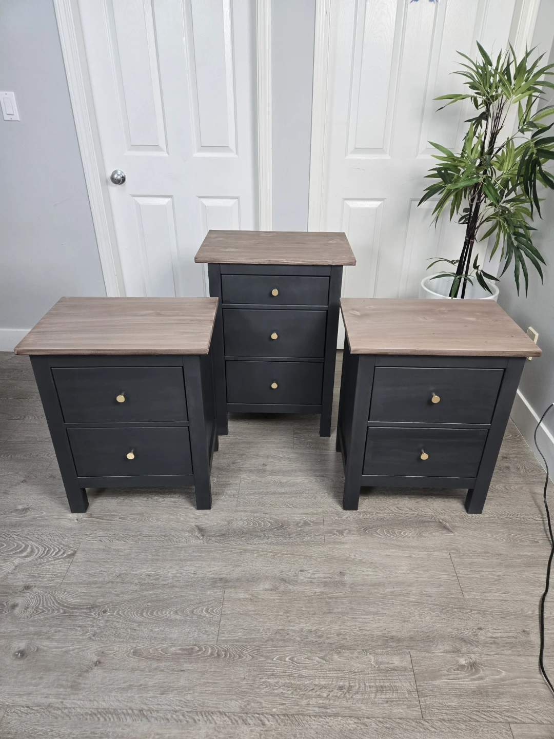 Set of 3 nightstand mini dresser newly refinished - photo 2