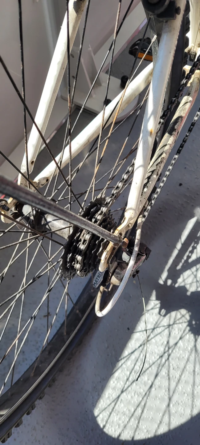 White Mountain Bike with Rear Rack - photo 3