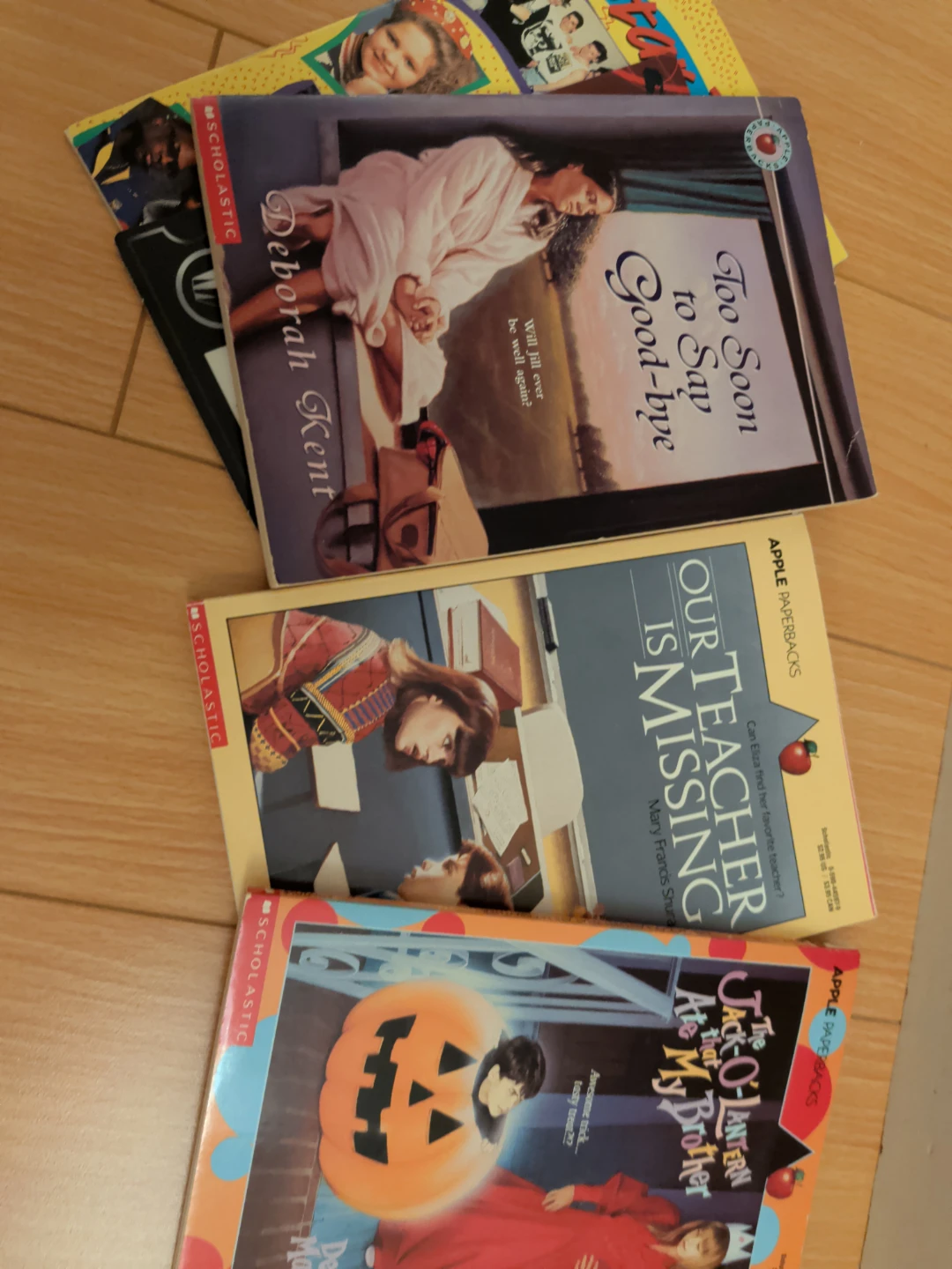 Lot of 7 Young Adult Paperback Books - photo 3