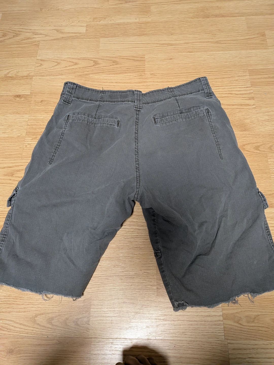 Gray cargo shorts unisex - photo 2