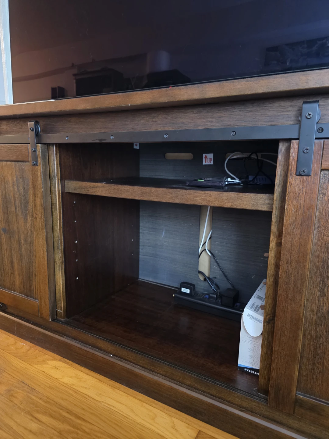Farmhouse TV Stand  (TV not invludedt) - photo 5