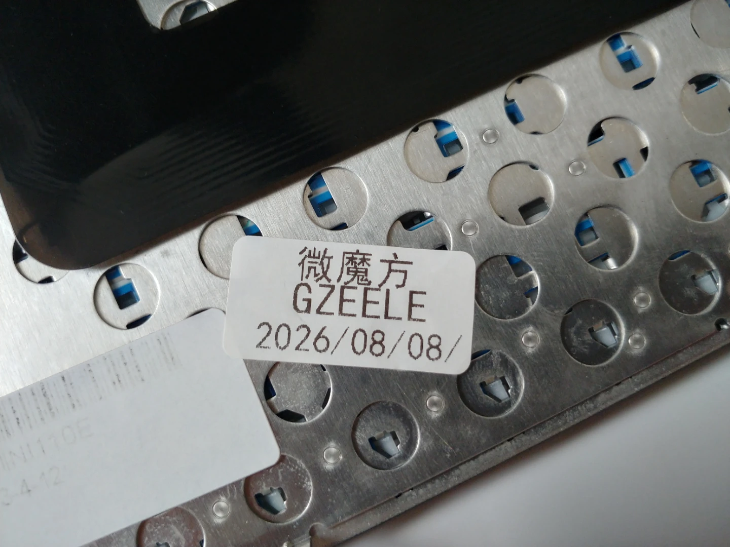 HP Mini 1011 keyboard replacement - photo 4