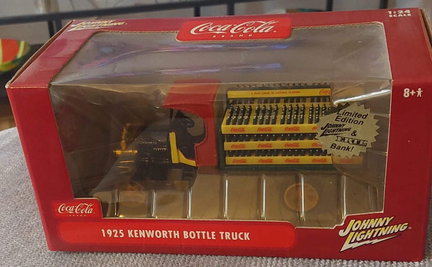 Johnny Lightning Coca-Cola 1925 Kenworth Bottle Truck 1:24