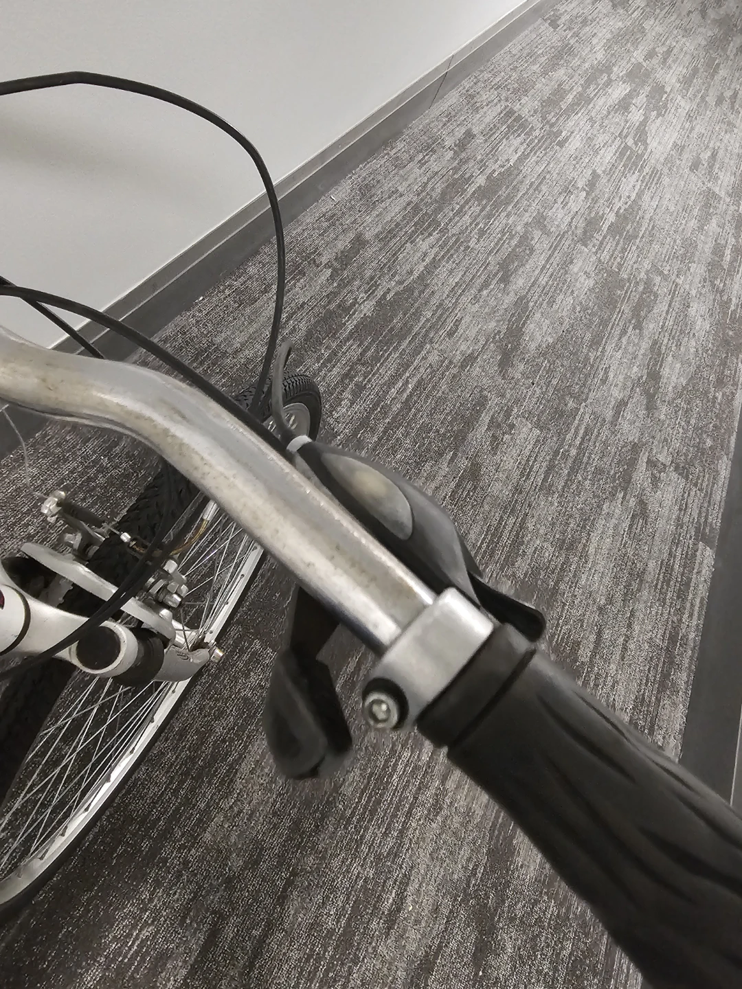 Raleigh Sport Mountain Bike - photo 3